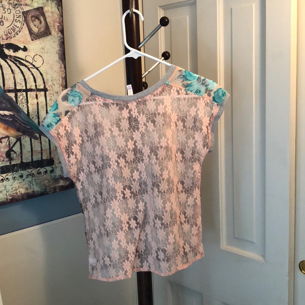 Women’s Top - Picture 3 of 5